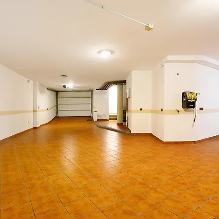 Готель Rossella By Paramount Holidays Адехе